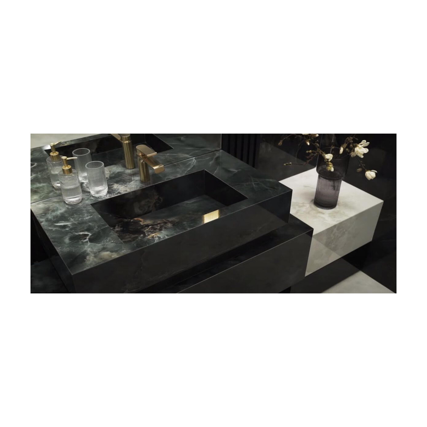Płytka Aquamarine Black Połysk 119,8x59,8 Tubądzin