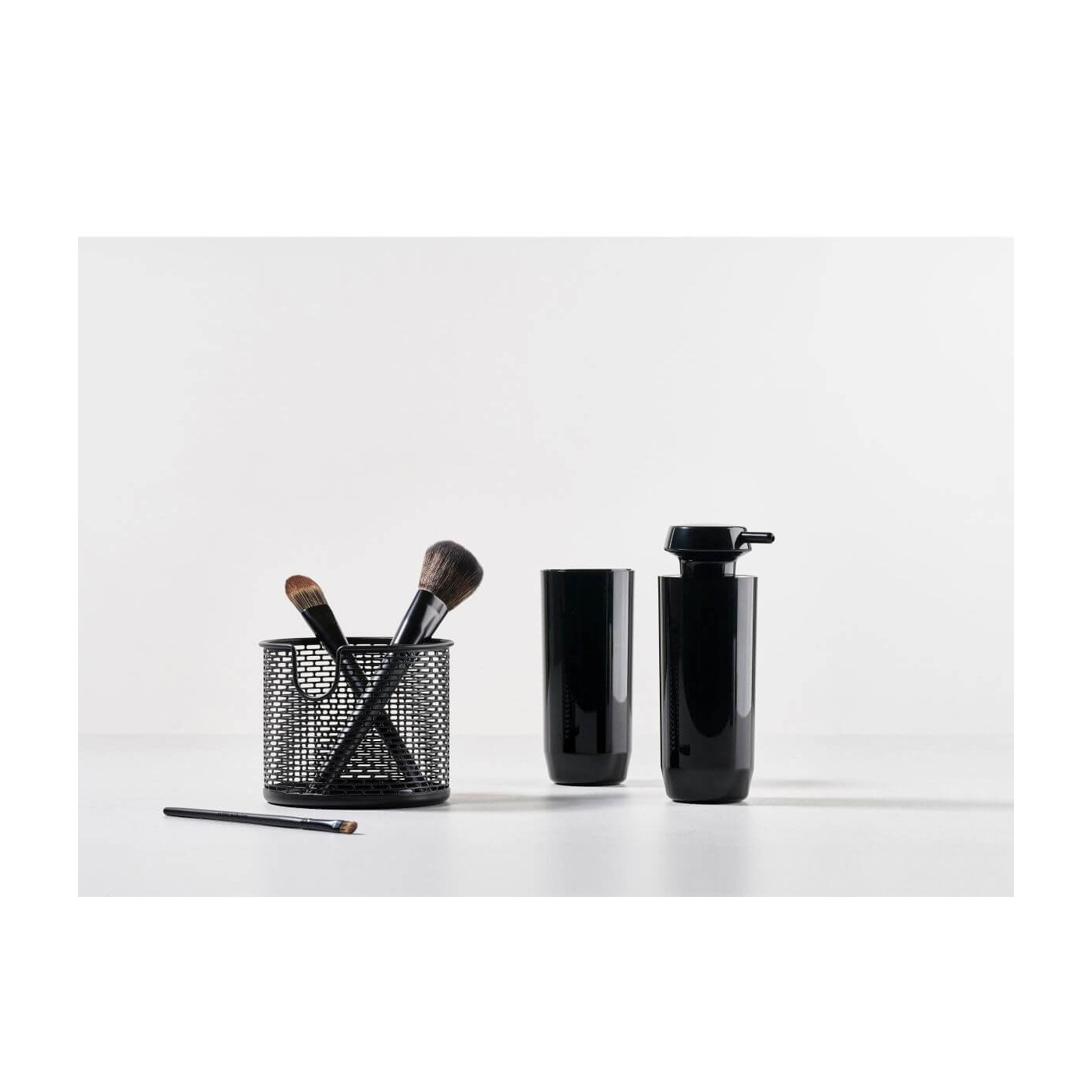 Kubek Na Szczoteczki Suii Black 332162 Zone Denmark