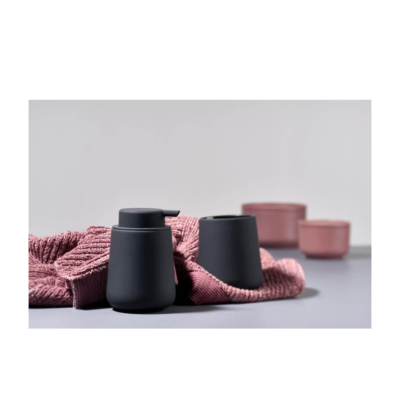 Kubek Na Szczoteczki Nova One Black 330161 Zone Denmark
